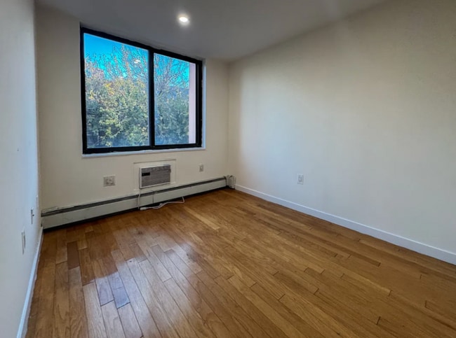 Photo - 924 Metropolitan Ave Apartamento Unidad 301