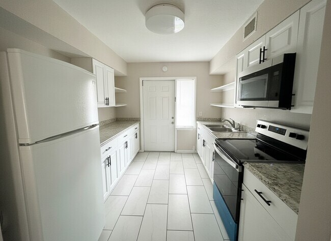 Photo - 3720 NW 115th Way Unidad 3724