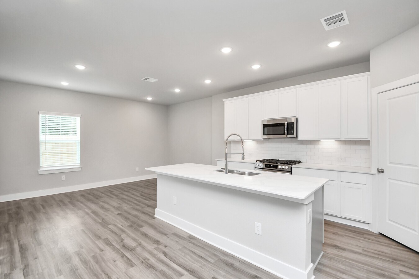 Photo - 21047 Bay Vlg Dr