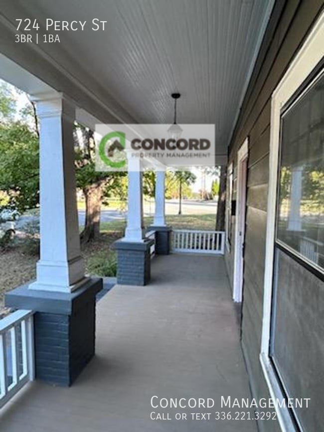 Photo - 724 Percy St