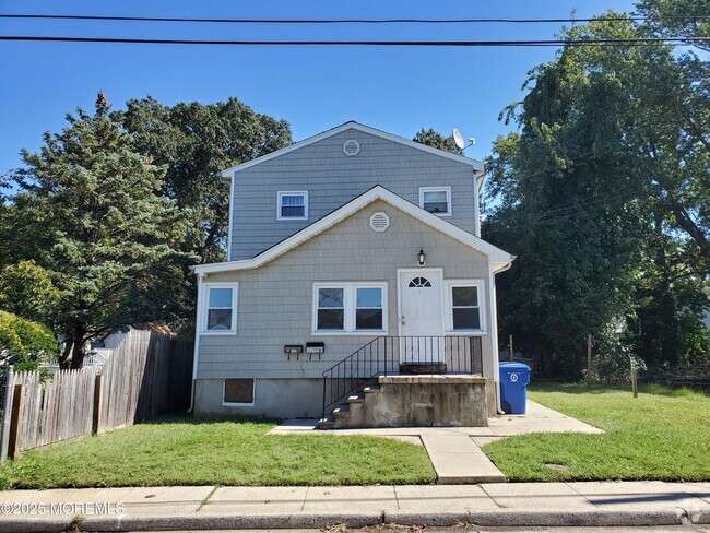 Building Photo - 722 Monmouth Pkwy Rental