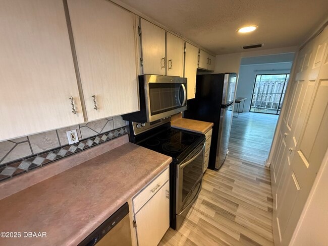 Photo - 625 N Halifax Ave