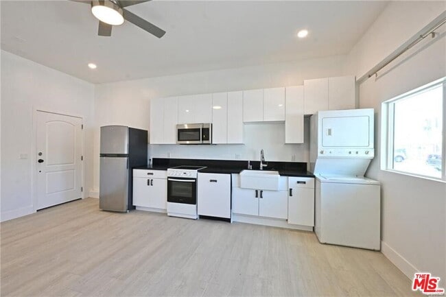 Photo - 7929 Blackburn Ave Unidad 7