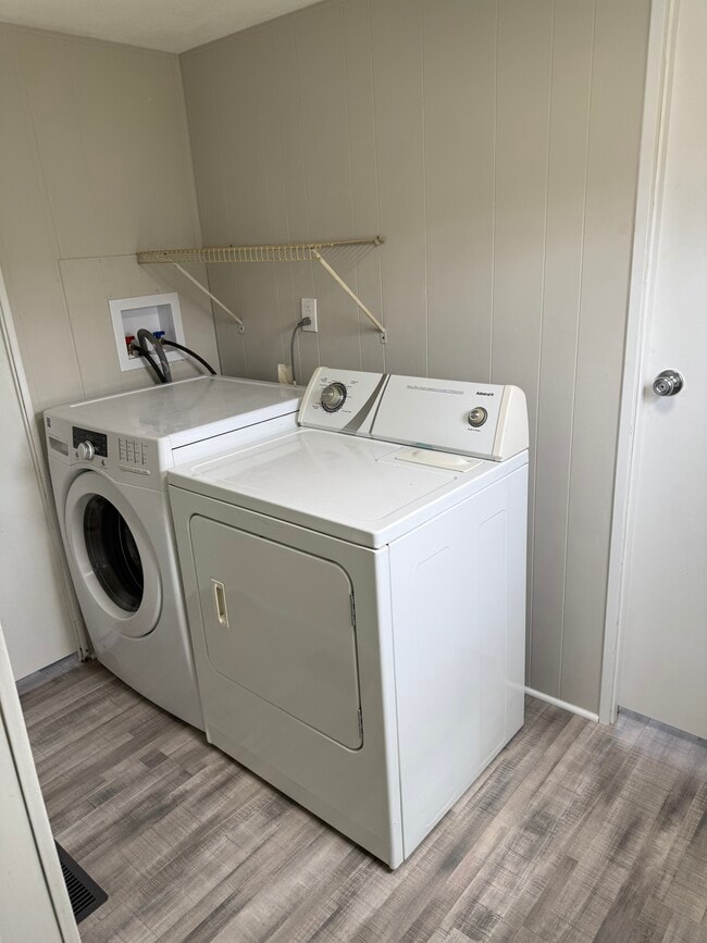 Photo - Stone Road Trailer