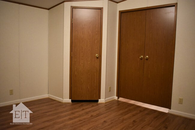Photo - 46 Rolandale Ln