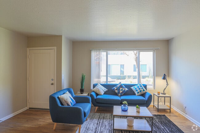3BR, 1BA - 943 SF