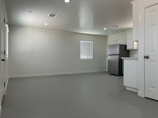1340 W Mariposa Ave Unit 1340-A W. Mariposa Ave.