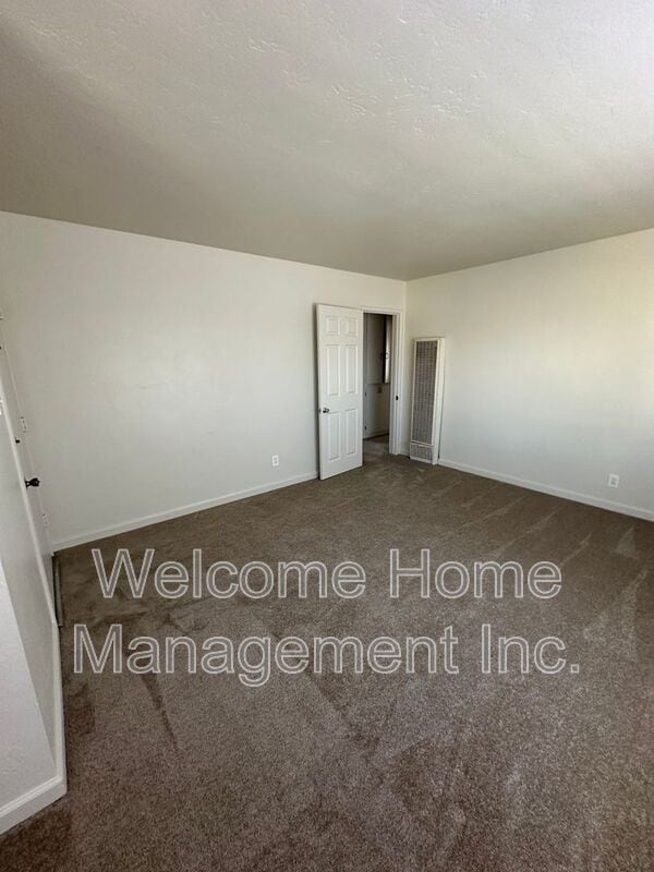 Photo - 22217 Main St