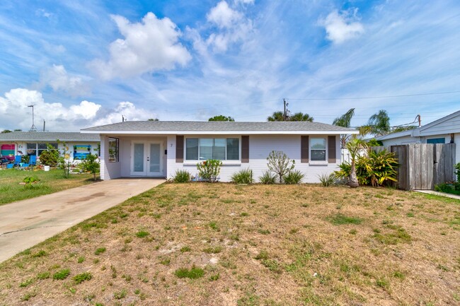 Charming Beachside Bungalow - Charming Beachside Bungalow House