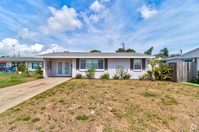 Building Photo - Charming Beachside Bungalow Rental