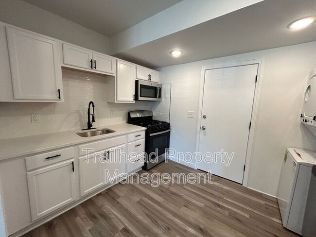 Photo - 300 E Gregory Blvd
