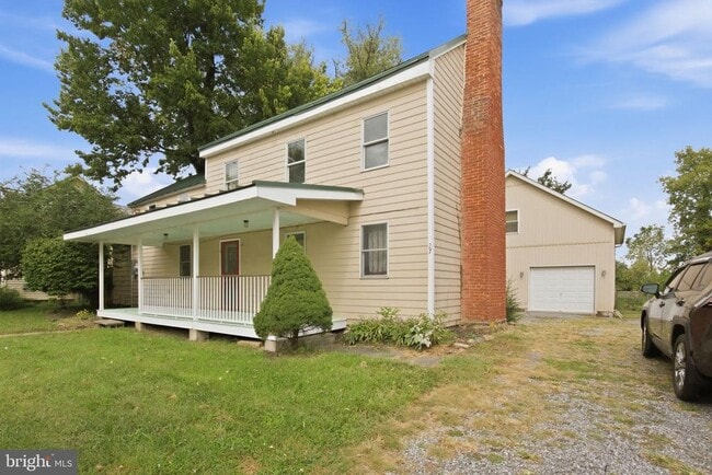 27 E Broad Way