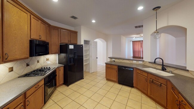 Photo - 3 bedroom/2 bath/2 Car Garage - Walking distance to Lake Lewisville