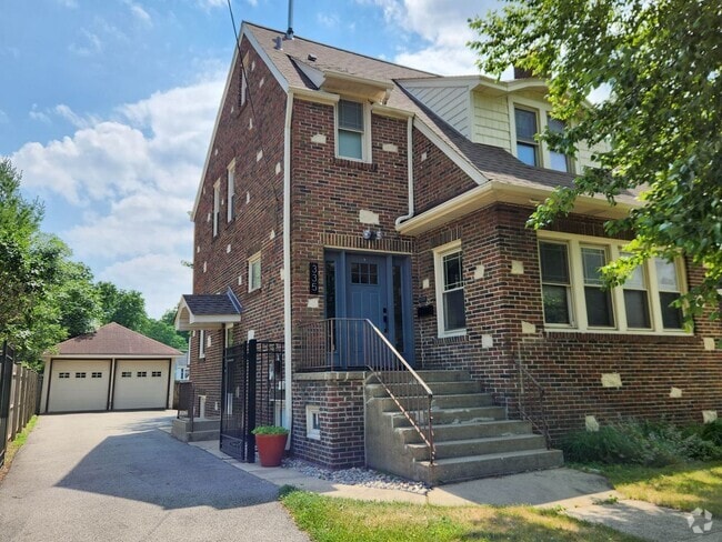 Building Photo - 335 W Palatine Rd Rental