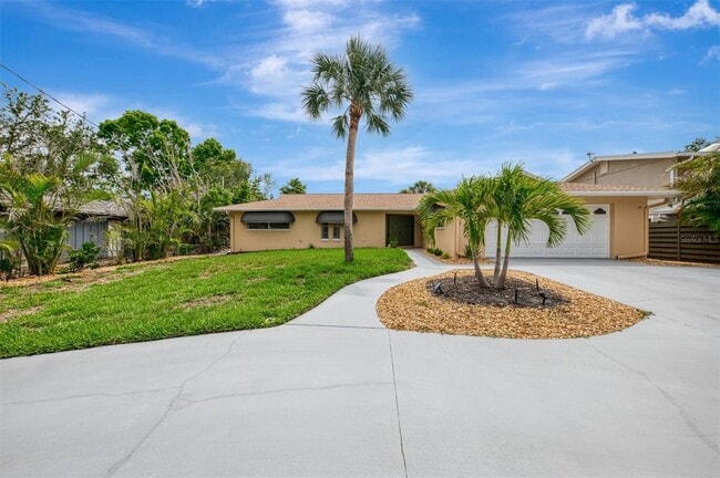 Photo - 4946 Commonwealth Dr