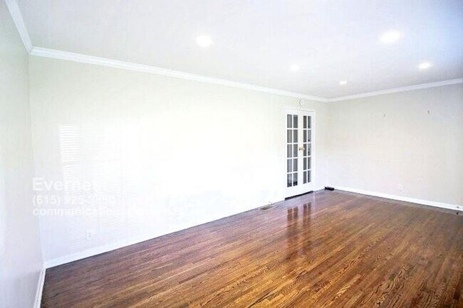 Photo - 300 Ladybird Dr