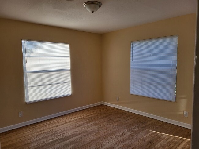 Photo - 401 SW 10th St