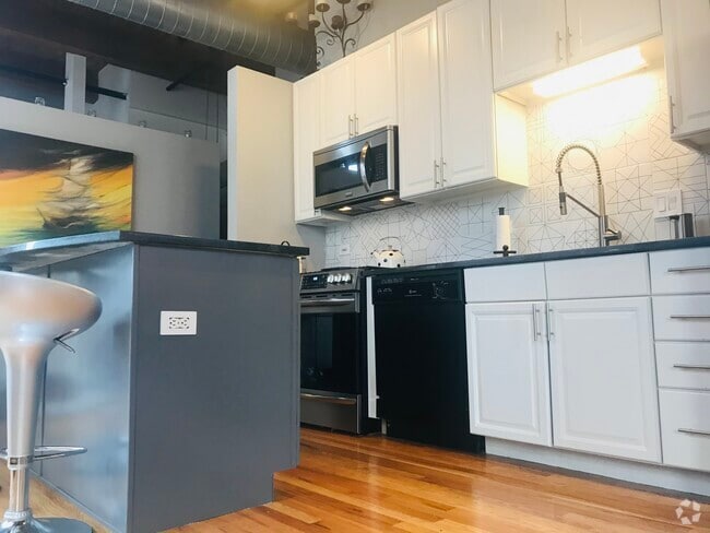 Building Photo - 1500 W Monroe St Unit 303 Rental