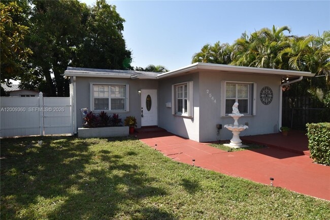 Building Photo - 2544 SW 20th St