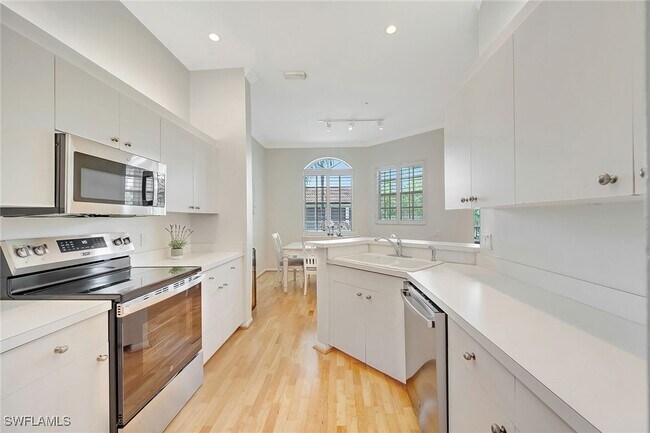 Building Photo - 400 L'Ambiance Cir Unit 204