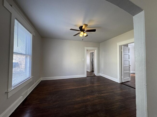 Photo - 836 S Broadway Ave