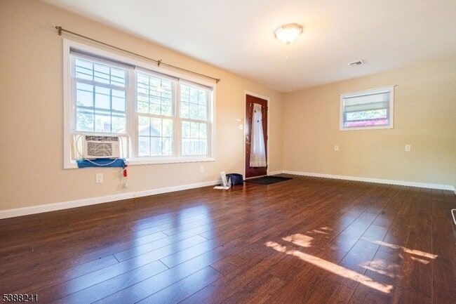 Photo - 354 Maxim Dr