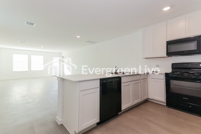 Photo - 920 Calley Pear Trl