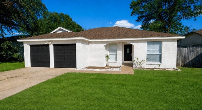 Building Photo - 2022 Crosscoach Ln