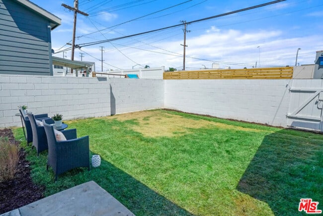 Photo - 3924 Tuller Ave