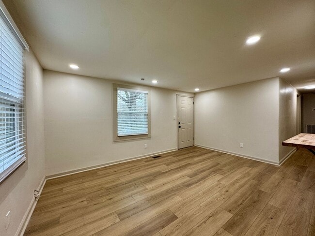 Photo - 975 Beason Dr