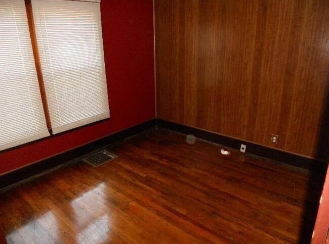 Photo - 406 Clifty St