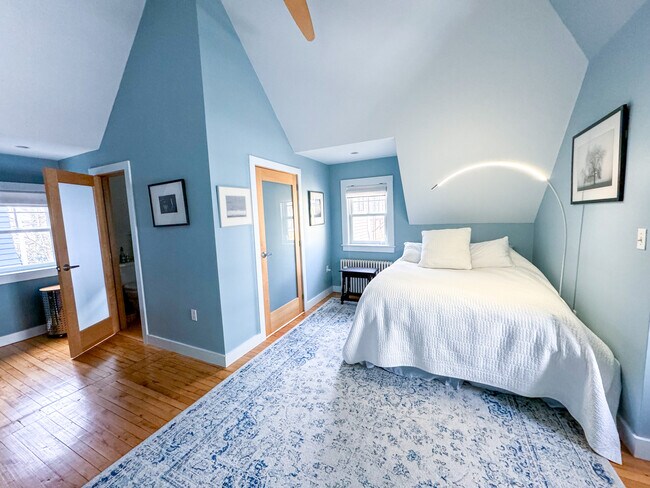 Photo - 3 Howland St