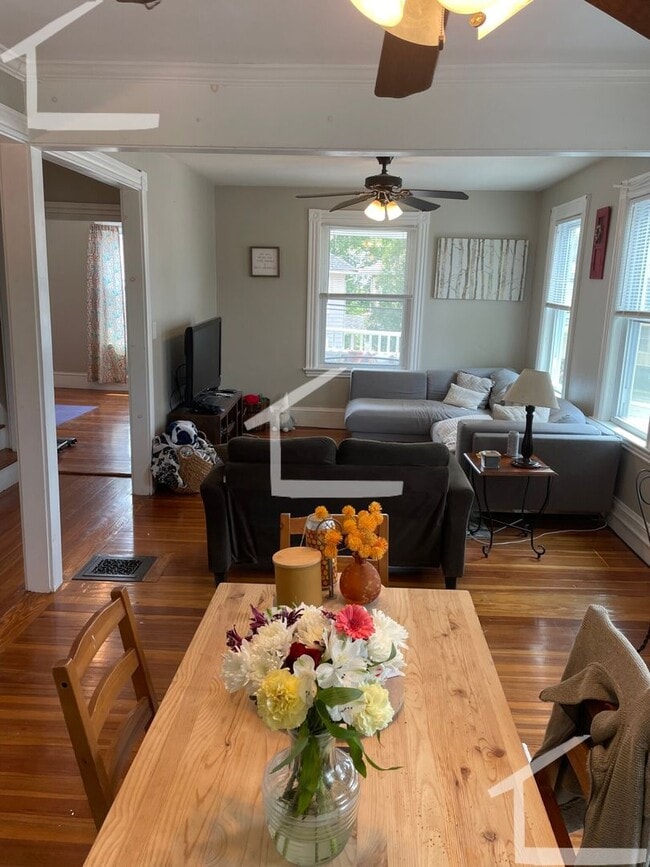 Building Photo - Charming 4-Bedroom Home-No Broker Fee