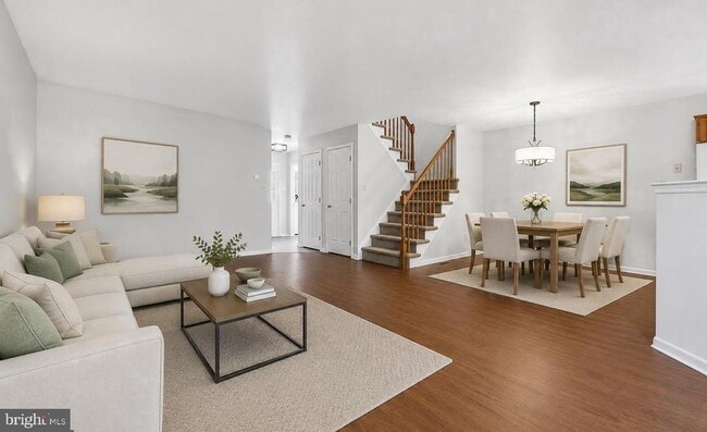 Photo - 362 Hamilton Dr