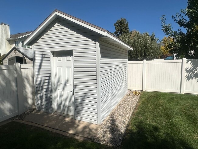 Photo - Desirable Kaysville Area/ 5 Bedroom Home