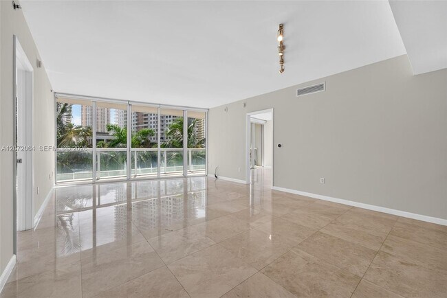 Photo - 465 Brickell Ave Unidad 419