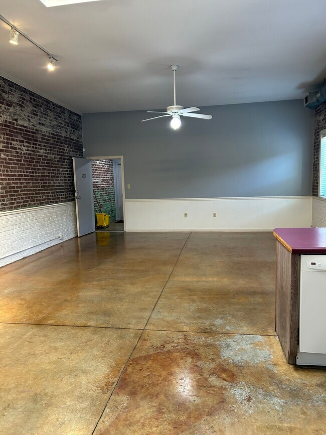 Living Area - 505 S Main St Unit 505 South Main #202