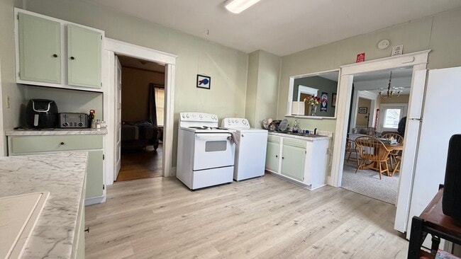 Photo - 20 Lincoln Ave Unit Upstairs