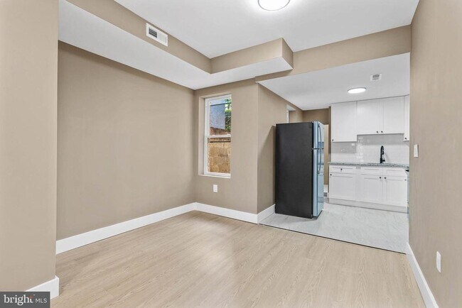 Photo - 2028 W Oxford St