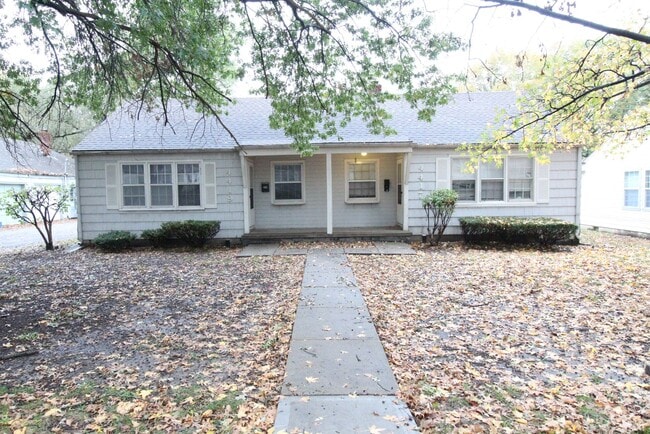 Building Photo - February FREE On This 1 Bedroom 1 Bath Duplex in Navy Hill Area in Olathe