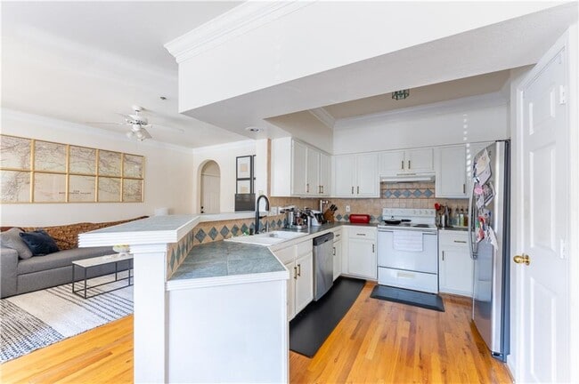 Photo - 3777 Peachtree Rd NE Unit 512