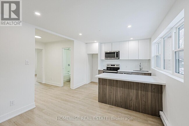 Photo - 100 Liberty St N