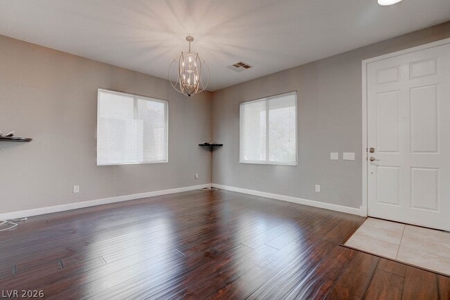 Photo - 2589 Chateau Clermont St