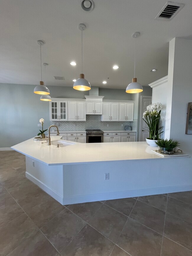 Breakfast Bar - 7877 Clemson St Unit 202