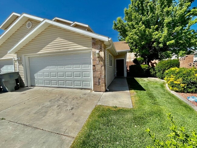 Photo - Pet-Friendly Three Bedroom Townhome in Hurricane