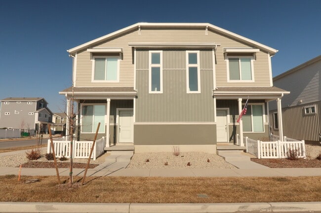 Building Photo - 182 E Arcade Dr