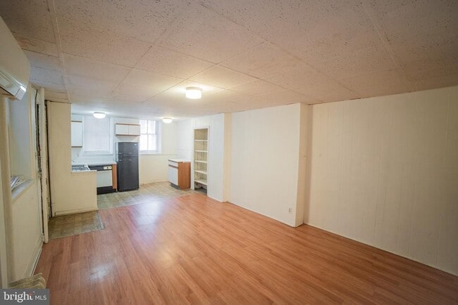 Building Photo - 2116 Walnut St Unit BASEMENT