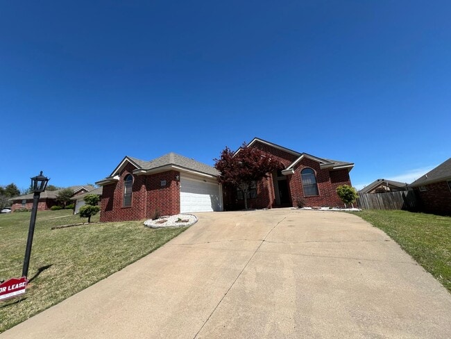 Photo - 3 Bed 2 Bath House Right down the road from Northridge Middle School.