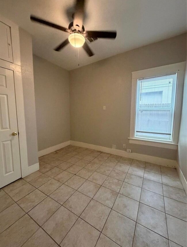 3403 Yupon St Unit 2