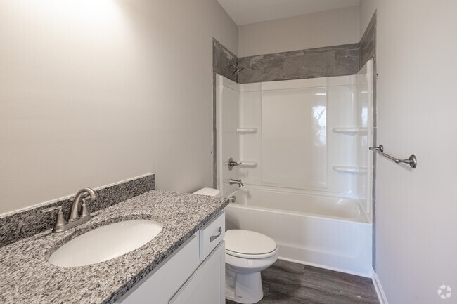 3BR, 2.5BA - 1,480SF - Bathroom